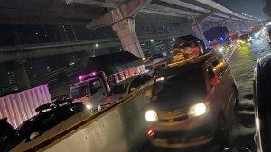 Suasana-kemacetan-kendaraan-pemudik-di-Km-34-Tol-Jakarta-Cikampek-arah-Cirebon.jpg
