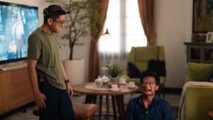 Sutradara-Kimo-Stamboel-aksinya-dalam-proses-syuting-film-Abadi-Nan-Jaya.jpg
