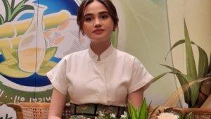 Syifa-Hadju-di-talkshow.jpg