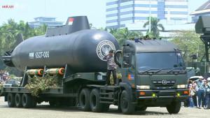 TNI-Angkatan-Laut-AL-memamerkan-kapal-selam-autonomous-KSOT.jpg