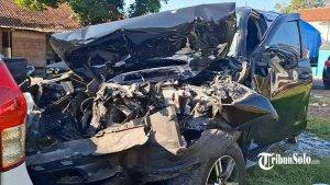 TRUK-VS-FORTUNER-Kondisi-mobil-Toyota-Fortuner-yang-terlibat-kecelakaan.jpg