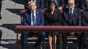 TRUMP-MELANIA-PEMAKAMAN-PAUS.jpg