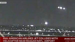 Tangkapan-Layar-Video-Detik-detik-Kecelakaan-Pesawat-American-Airlines-dan-Black-Hawk.jpg