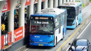 Tarif-Satu-Rupiah-Transportasi-Publik-pada-HUT-ke-498-Jakarta_20250623_090133.jpg