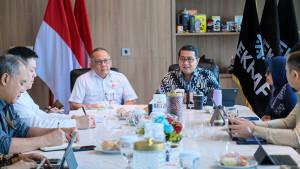 Teuku-Riefky-Harsya-dan-Kepala-BRIN-Laksana-Tri-Handoko.jpg