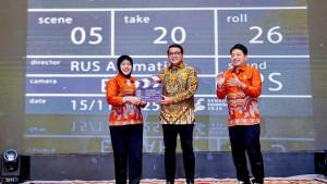 Teuku-Riefky-Harsya-menyerahkan-video-Public-Service-Announcement.jpg