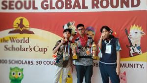Tiga-siswa-kelas-9-SMP-Al-Hikmah-Surabaya.jpg