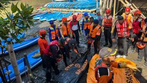 Tim-SAR-Ditpolair-Polda-Bali-menemukan-4-perempuan-korban-banjir.jpg