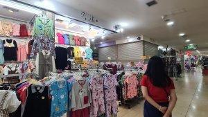 Toko-pakaian-Mangga-Dua-Jakarta-sepi-pembeli.jpg