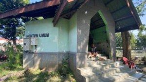 Tumini-tinggal-di-toilet-umum-Surabaya-Jawa-Timur.jpg