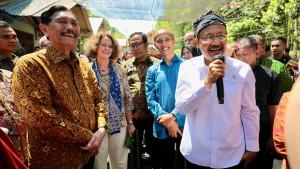 UJI-COBA-DIGITALISASI-BANSOS-luhut-gus-ipul.jpg