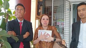 Vita-Amalia-ASN-Kepahiang-menangis-saat-diperiksa-Inspektorat-usai-video-injak-surat-Yasin-viral.jpg