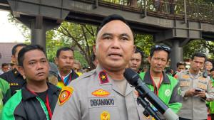 Wakapolda-Metro-Jaya-Brigjen-Pol-Dekananto-Eko-Purwono-kepada-komunitas-pengemudi-Ojol.jpg