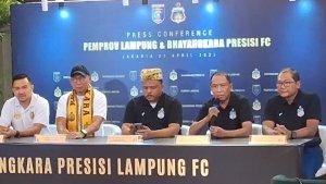 Waketum-PSSI-Zainudin-Amali-kedua-dari-kanan-saat-memaparkan-jabatan-anyarnya.jpg