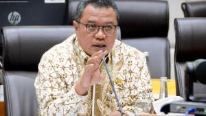 Wakil-Ketua-Komisi-VII-DPR-Lamhot-Sinaga-rapat-kerja-bersama-Kementerian-Perindustrian-di-Senayan.jpg