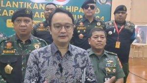 Wakil-Menteri-Perdagangan-Jerry-Sambuaga-Ketua-Umum-Hipakad-Hariara-Tambunan-G-Eko-Sunarto.jpg