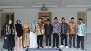 Wakil-Presiden-Wapres-Gibran-Rakabuming-Raka-saat-bertemu.jpg
