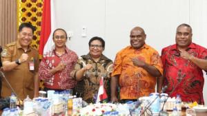 Wamendagri-Ribka-saat-kunker-ke-Kabupaten-Nabire.jpg