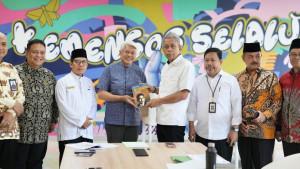Wamensos-Agus-Jabo-menerima-kunjungan-delegasi-Pemda-dan-tokoh-adat-Sumbar.jpg