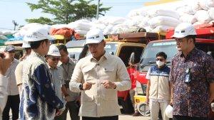 Wamentan-Sudaryono-pastikan-stok-beras-terjaga-baik-di-Perum-Bulog.jpg