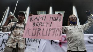 Warga-Pati-Demo-di-KPK_20250901_133849.jpg