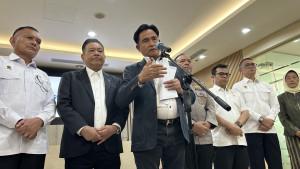 Yusril-Ihza-Mahendra-dalam-konferensi-pers.jpg