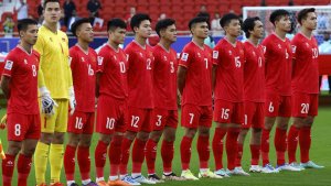 afc-qatar-2023-timnas-vietnam-foto-bersama_20240115_143707.jpg
