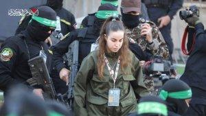 agam-berger-tentara-wanita-Israel-23r223r.jpg