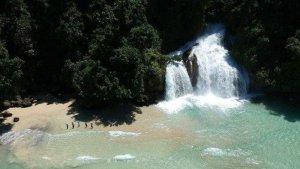 air-terjun-kiti-kiti-di-distrik-karas-fakfak-papua-barat.jpg