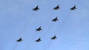 aksi-jet-tempur-mig29-jelang-hari-kemerdekaan-ke-77-rusia_20220508_103424.jpg