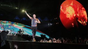 aksi-panggung-coldplay-di-jakarta_20231115_224510.jpg