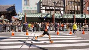 aksi-pelari-nasional-robi-sianturi-pada-ajang-lari-internasional-tokyo-marathon-2024.jpg