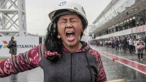 aksi-rara-istiati-wulandari-alias-mbak-rara-ketika-menjadi-pawang.jpg
