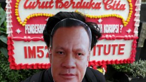 aksi-syukuran-penetapan-tersangka-ketua-kpk-firli-bahuri_20231123_165146.jpg