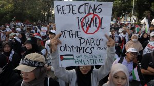aksi-tolak-israel-dalam-olimpiade-2024_20240721_235850.jpg