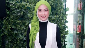 andhara-early-hadiri-jumper-artis-mendadak-jadi-amil_20160703_145729.jpg
