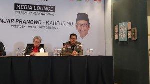 andi-widjajanto-kanan-di-media-center-tpn-ganjar-mahfud.jpg
