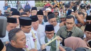 anies-baswedan-dan-cak-imin-tiba-di-makam-sunan-ampel.jpg