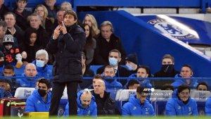 antonio-conte-memberi-isyarat-di-laga-chelsea-vs-spurs.jpg