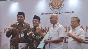 ar-Simanjuntak-menggelar-pertemuan-deng.jpg