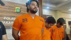 artis-ammar-zoni-saat-ditampilkan-pihak-polres-metro-jakarta-selatan.jpg