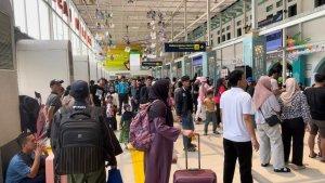 arus-balik-di-stasiun-pasar-senen.jpg