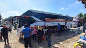 arus-mudik-lebaran-2024-terminal-pondok-pinang.jpg