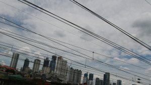 awan-tebal-slimuti-gedung-gedung-jakarta_20210301_115025.jpg