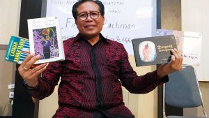 baca-puisi-dan-diskus-m-fadjroel-rachman-di-gedung-ypk-bandung_20230125_135610.jpg