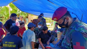 batalyon-kesehatan-tni-bantu-pengobatan-korban-gempa-sulbar_20210118_230253.jpg