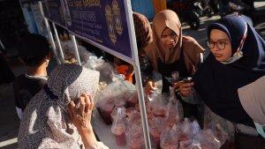 berbagi-takjil-gratis-di-pekanbaru.jpg