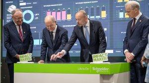 booth-schneider-electric-pada-pembukaan-hannover-messe-2024.jpg