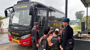 brimob-polda-sumut-antar-jemput-anak-SD.jpg