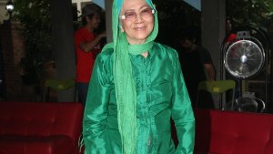 bunda-iffet-hadiri-preskon-film-cukup-gue_20161025_141711.jpg
